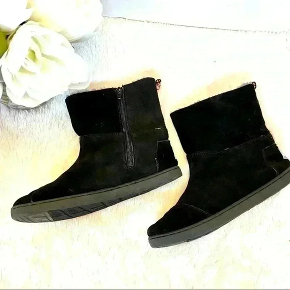 TOMS Girls Nepal Suede Sherpa Lined ZIp Booties - Picture 3 of 8